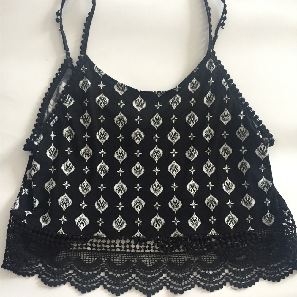 Black/white crop tank